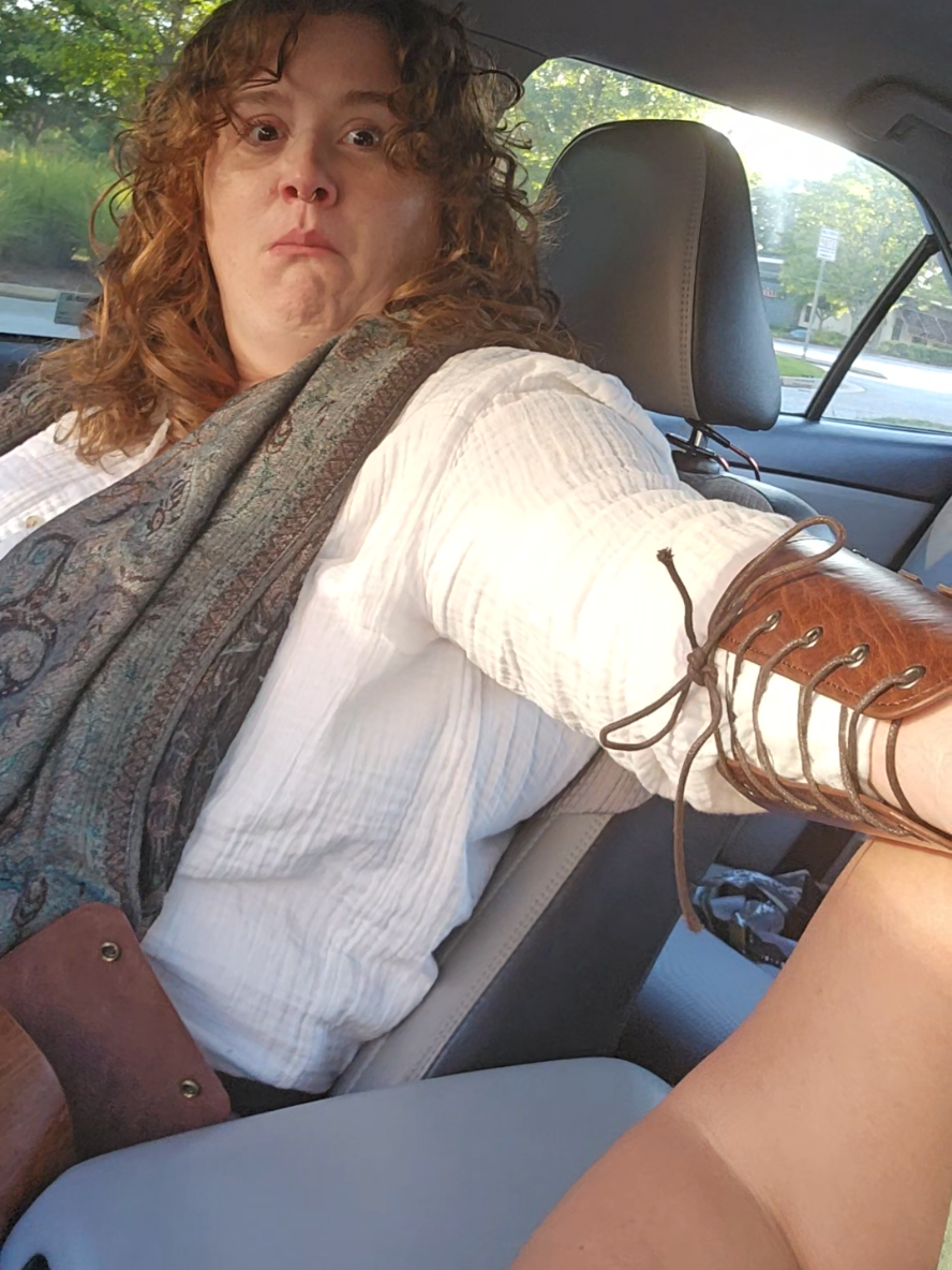 wearing a corset around my girlfriend >>> 😂😂😘 #corset #renfairetiktok #wlw 