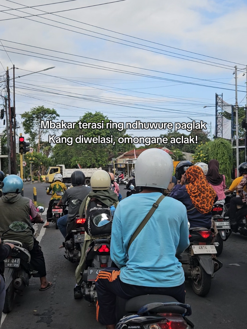 Mati-matian ngewelasi, nemenaken demen ngaclaki 🙃 Aju keneng dipercoyo tah iku? #banyuwangi #dinikurnia #banyuwangihits #dkproduction #fyp 