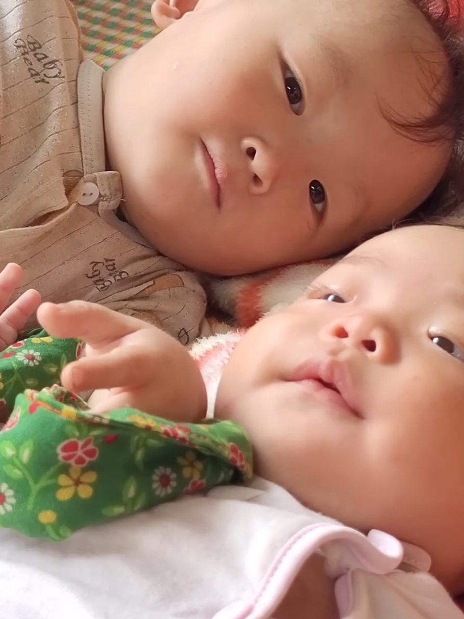 A single mother and her son make a bamboo swing, a day of working and playing with them