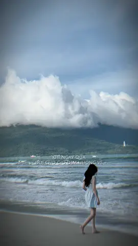 Từ ngày bán mình cho tư bản, ảnh xinh đẹp trên mxh k thưa thớt dần, mà mất hẳn =)) #RangRoVietNam #danang #mykhebeach 