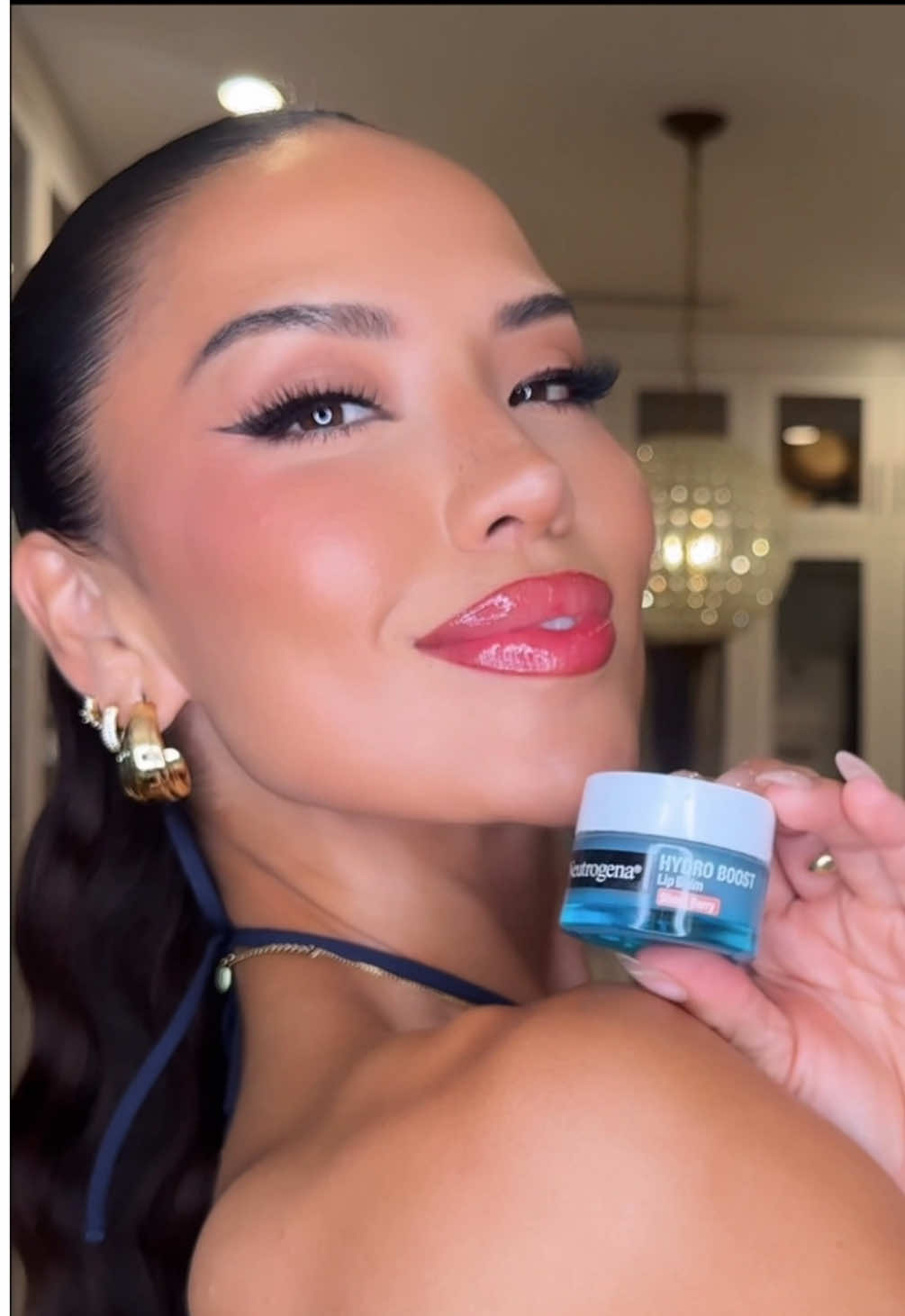 My hack for a stained juicy and hydrated pout that lasts all day #neutrogenapartner💋 add your favorite lip stain + @Neutrogena Hydro Boost Lip Balm in Sheer Berry. One swipe on your lips leaves them looking healthy and feeling hydrated. How To: Step 1: clean lips with @neutrogena_us makeup wipes to remove dull surface and excess product off lip Step 2: add favorite lip stain Step 3. add Hydro Boost Lip Balm in Sheer Berry #lipstain #lipcombo #makeupinspo 