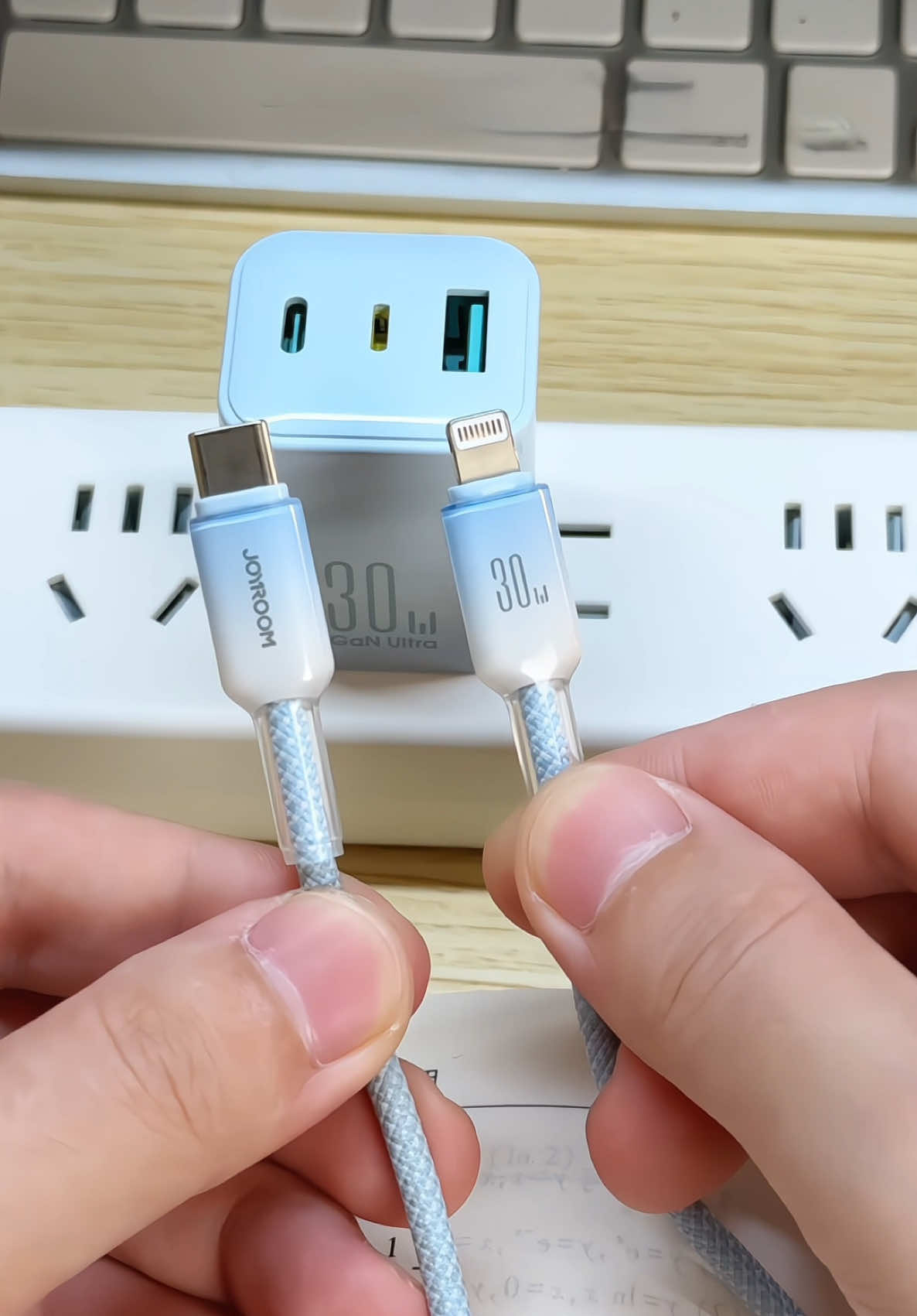 Bộ sạc nhanh 30W ultra với thiết kế ba ổ cắm, và dây sạc có thể chuyển đổi giao diện để sạc, rất tiện để sạc cho nhiều kiểu thiết bị khác nhau, bảo hành 24 tháng #sacnhanh #bosacnhanh #sacnhanhiphone 