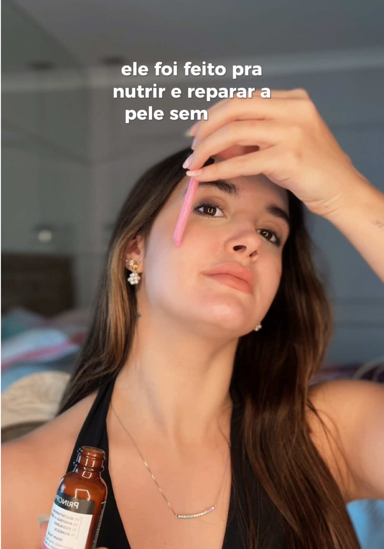 ✨ Gatíssimas, vocês sabem que eu amo skincare prático e eficiente, né? E o novo Mix-03 da @PRINCIPIA é exatamente isso: um protetor de barreira cor-de-rosa que une multivitaminas + manteiga de abacate + esqualano + bisabolol 💖 Ou seja: nutrição profunda, ação calmante e aquele cuidado diário que a nossa pele merece! 🫶🏼 Cupons: 🏷️GIOVANNACRISTINNE 🏷️GIOCRIS10 🏷️GIOCRIS Tô testando e já adianto: a textura é leve, absorve super bem e deixa a pele com sensação de conforto imediato. 👉 Me contem nos comentários: vocês já usam algum produto para fortalecer a barreira da pele? . . #skincare #beautytips #mix03 #girls