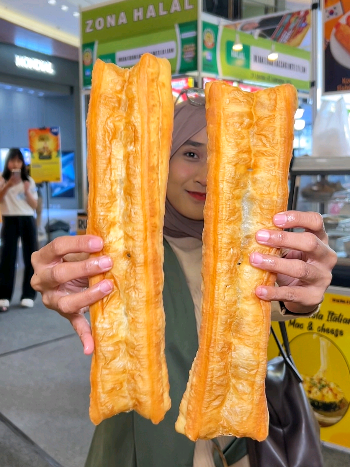 Kuliner viral dari Jakarta ada di Surabaya‼️ Banyak brand terkenal 😍 #eattemptationsby #kulinersurabaya #kulinerjakarta #fyp #viral 