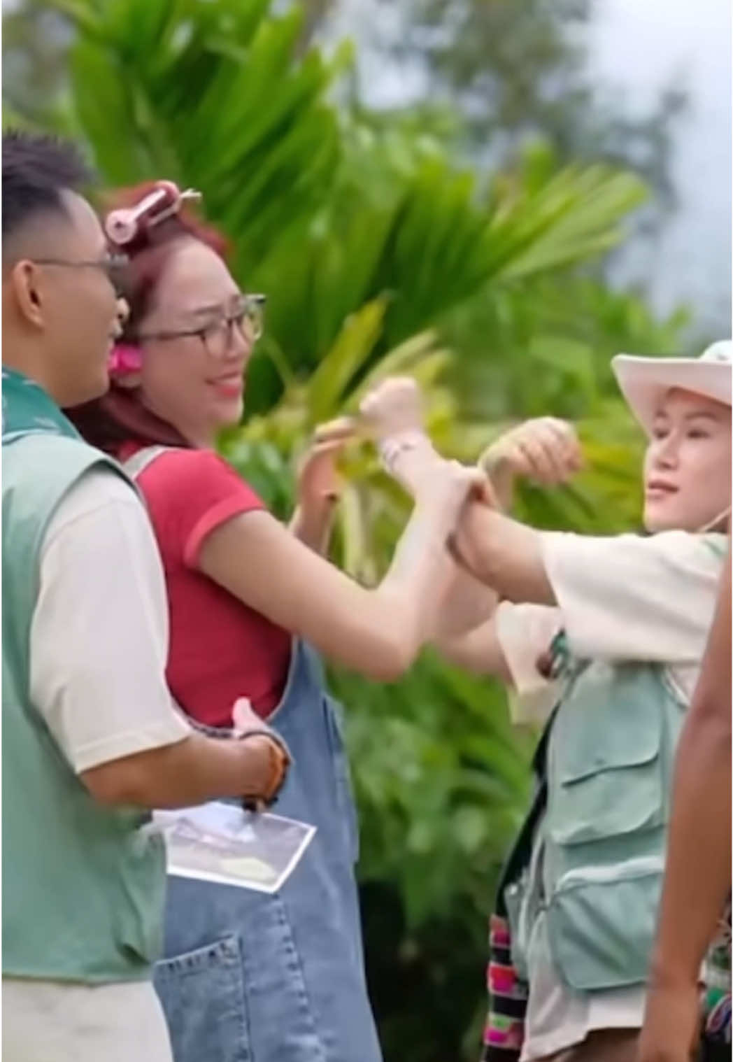 Gửi cả nhà 1 chút đáng iu từ chị Chúi Chiên và Tiểu Nơ 😽 #toctien #giadinhhaha #ngocthanhtam 