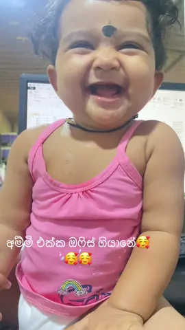 #ඒ හිනාවට පුලුවන් මගේ හැම වේදනාවක්ම නැති කරලා දාන්න #මගෙ_ආදරේ❤ #මගෙ_හුස්ම♥️✊🌎 