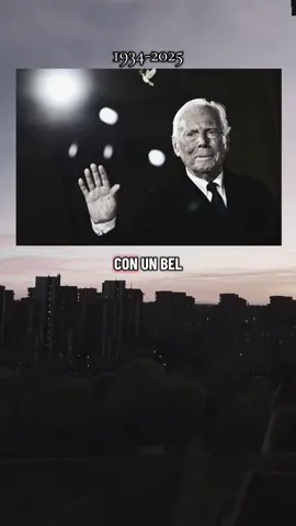 È morto Signor Giorgio Armani, il 4 settembre 2025, all'età di 91 anni, nella sua casa di Milano. Lascia un impero senza eguali nella storia della moda, simbolo di eleganza e potere creativo. La sua visione ha consacrato l'Italia come capitale dello stile nel mondo. -Riposa in pace 🕊️ #giorgioarmani #moda #italia #riposainpace #neiperte 