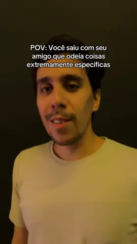 O cara não pode ver uma porta gigante com led embutido