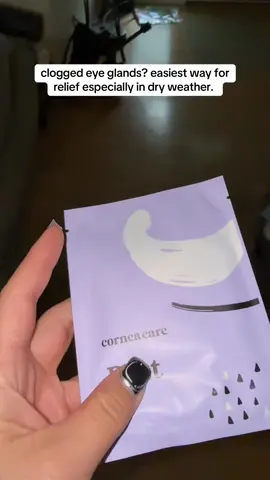 kips house is so dry and all the fans go at the highest speed that there’s no moisture in the air so my poor eyes have been struggling with the dust and dryness #corneacare #eyes #eyehealth #rest 