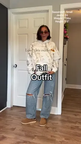 Sweatshirt season is back🍂  #tiktokshop #comfrt #gap #gapjeans #outfit 