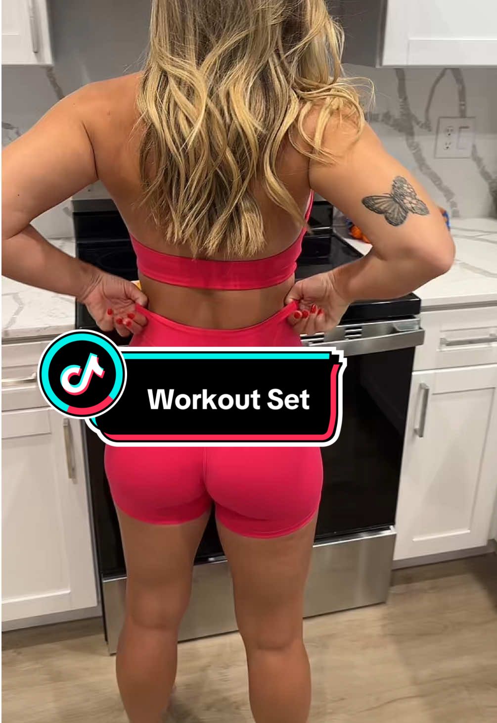 Workout Set! This one is so cute, grab it in your favorite color #workoutset #workoutsets #twopieceset #gymsets #gymoutfits 