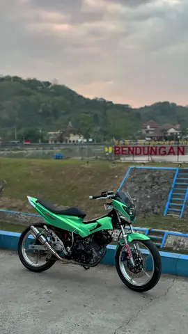kapan ya motor bisa ganteng kek punya orang2🙂‍↕️