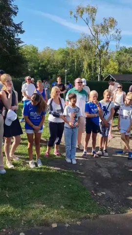 📣 Große Freude beim Wassersportverein Empor Bernburg e.V.! 🚣‍♂️💦 Heute Nachmittag brachte Radio Brocken den beliebten „Vereins-Tausi“ an die Saale – und unser Verein durfte jubeln: 1.000 € Unterstützung für unsere Arbeit! 🎉💶 Ab 16 Uhr wurde es lebendig auf unserem Vereinsgelände (Dr.-John-Rittmeister-Str. 12, Bernburg): Mit Bühnenprogramm, Musik, Interviews und Mitmachaktionen sorgten Radio Brocken Moderatorin Amrei Gericke und das Reporterteam für beste Stimmung. 🌟 Ein herzliches Dankeschön an Radio Brocken und an alle, die heute mit uns gefeiert und den Verein unterstützt haben! ❤️🙏 #RadioBrocken #Vereinstausi #Bernburg #Wassersportverein #EmporBernburg 