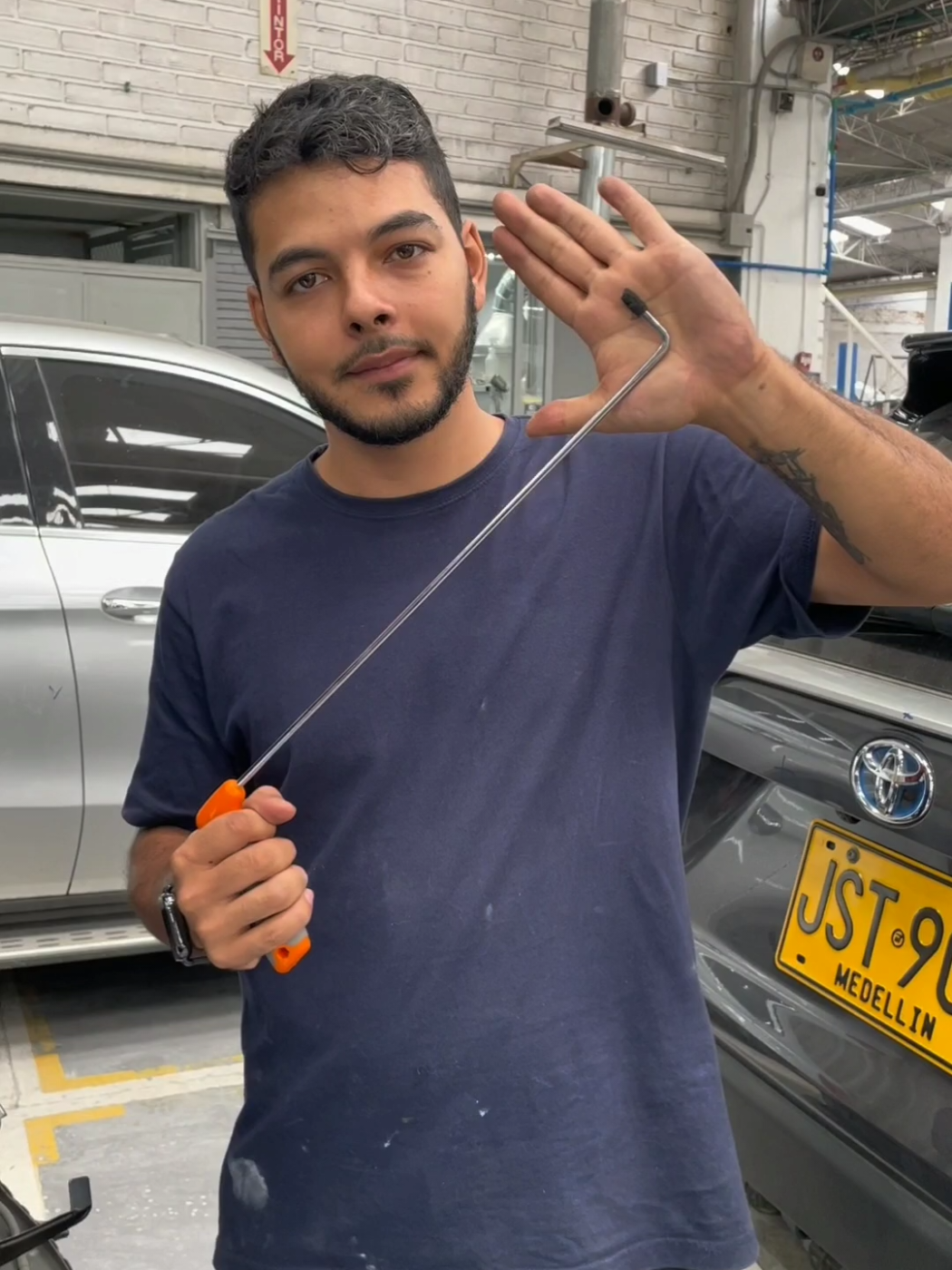 ¡Sin pintar! El mejor beneficio de la técnica PDR🔥 📍Ubicado en Medellín, Antioquia. ➡️ Si deseas cotizar, puedes escribirme al 3045229931  #pdr #miguelpdr #latoneriaypintura #toyota #sinpintar 