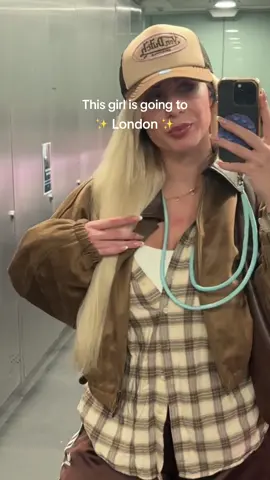 Back in one of my fav cities 🇬🇧 #london #travelvlog #londontravel #brownoutfits #travelaesthetic 