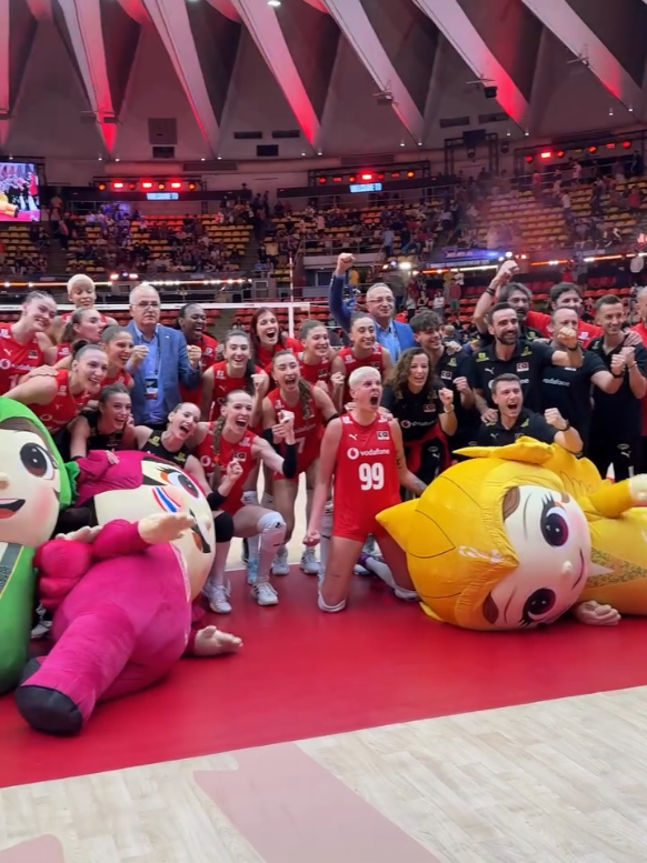 They did it ! Congratulations again Türkiye !  #fivbworldchampionship2025  #melissavargas  #melissavargasairlines  #melissavargas🇹🇷 #fivbworldchampionship 