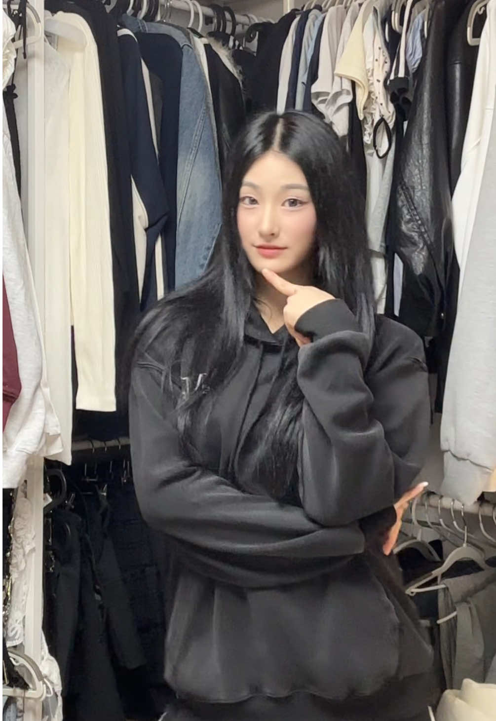 이 후드티 입으면 셀카 잘 나옴🖤 