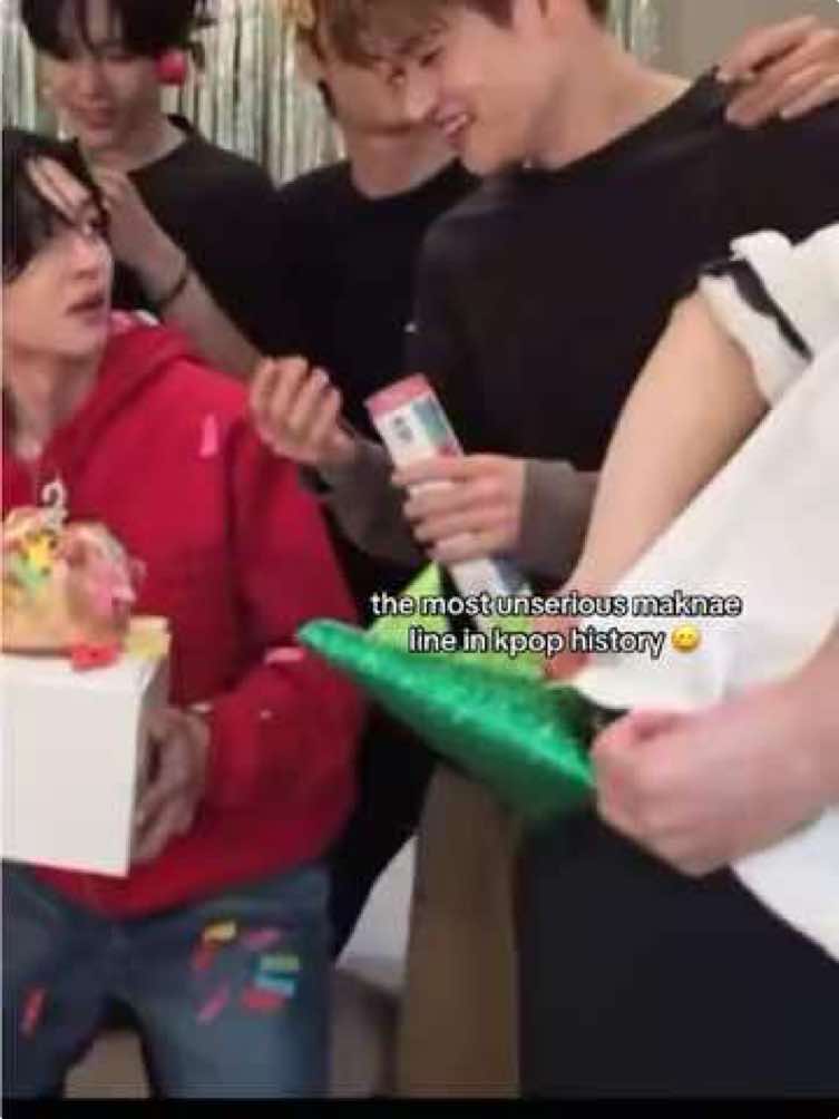 okay but Anton twerks like hello?? 😭am I seeing it right 😂 #라이즈 #RIIZE #ANTON #WONBIN #SOHEE