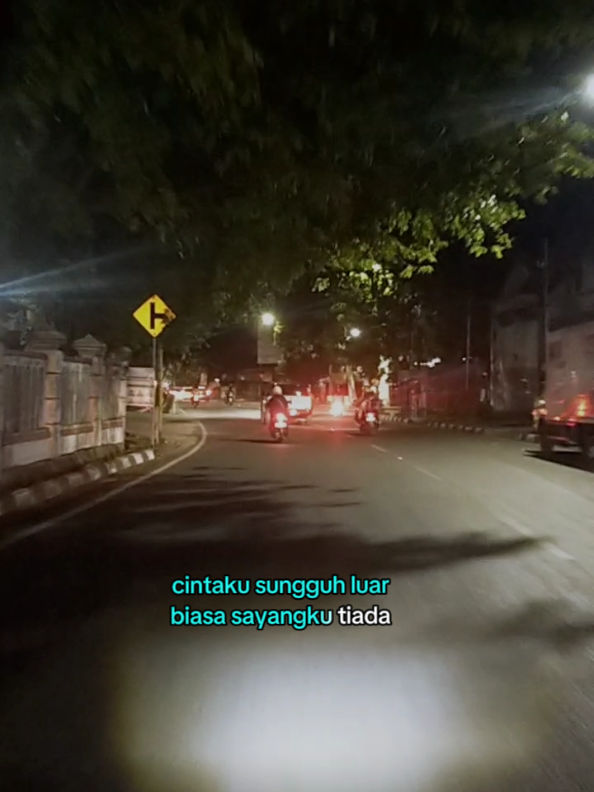 Jauh kita berjalan.. tak sedikit rintangan. sungguh cintaku luar biasa... #cintaluarbiasacover  #cintakusungguhluarbiasa  #cintaluarbiasa  #liriklagu  #fyp 