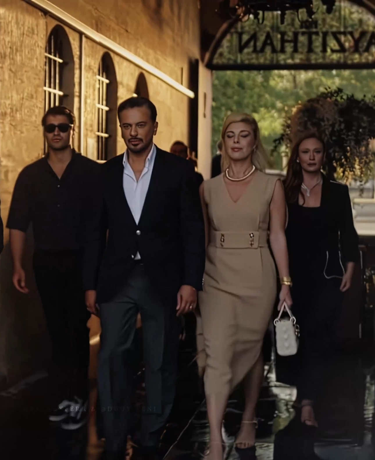 Korhan family. Collab with @Yali capkini 🌹🐑  #yalıçapkını #seyfer #afrasaraçoğlu #mertramazandemir #afram 