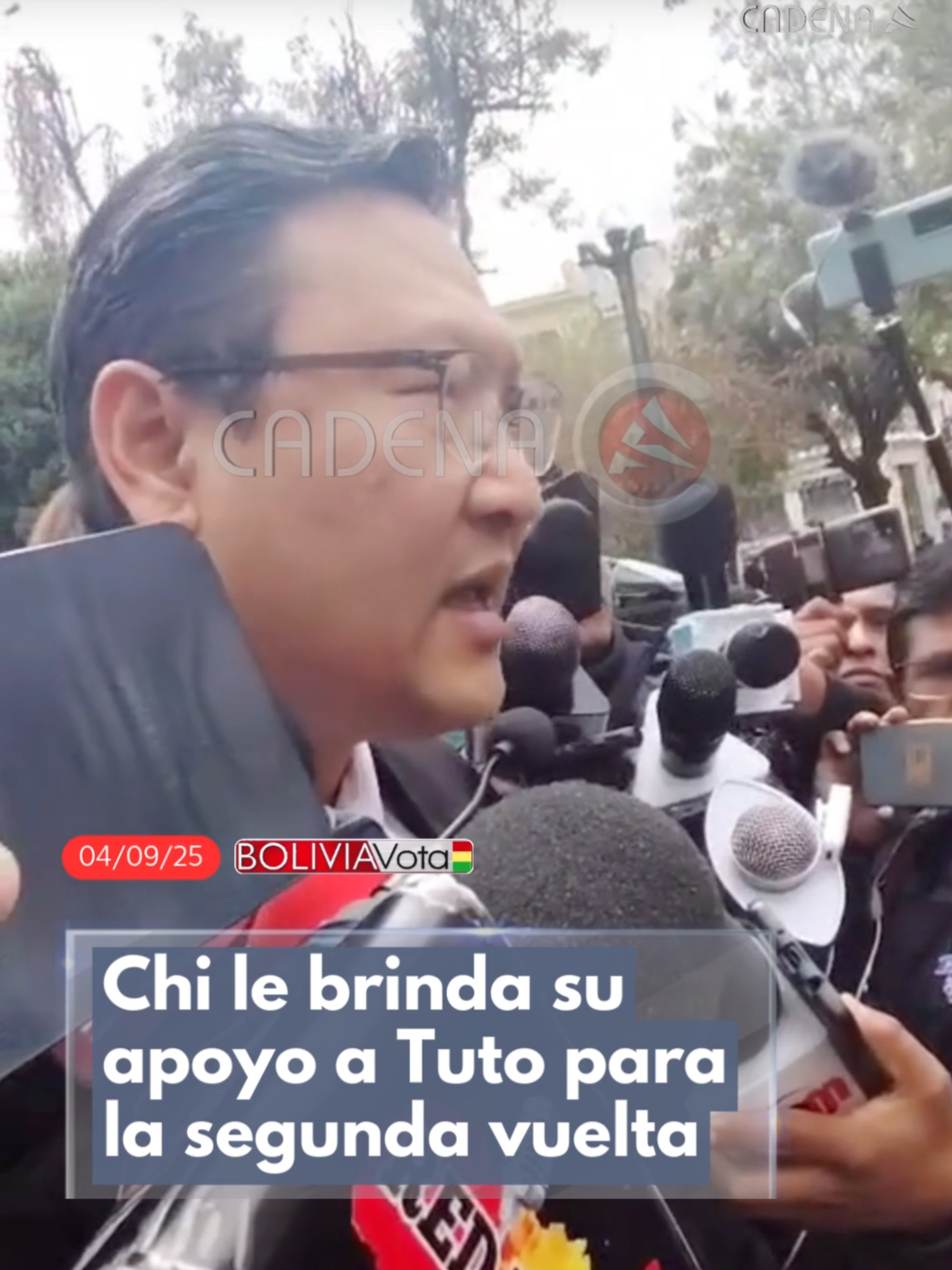 Este jueves el excandidato a la presidencia Chi Hyun Chung anunció que respaldará al candidato Jorge Tuto Quiroga rumbo al balotaje programado para el 19 de octubre. Chi aseguró que aportará a la Alianza Libre con relaciones internacionales y otros temas. #chihyunchung #tutoquiroga #segundavuelta #noticias #CadenaA #noticiasbolivia