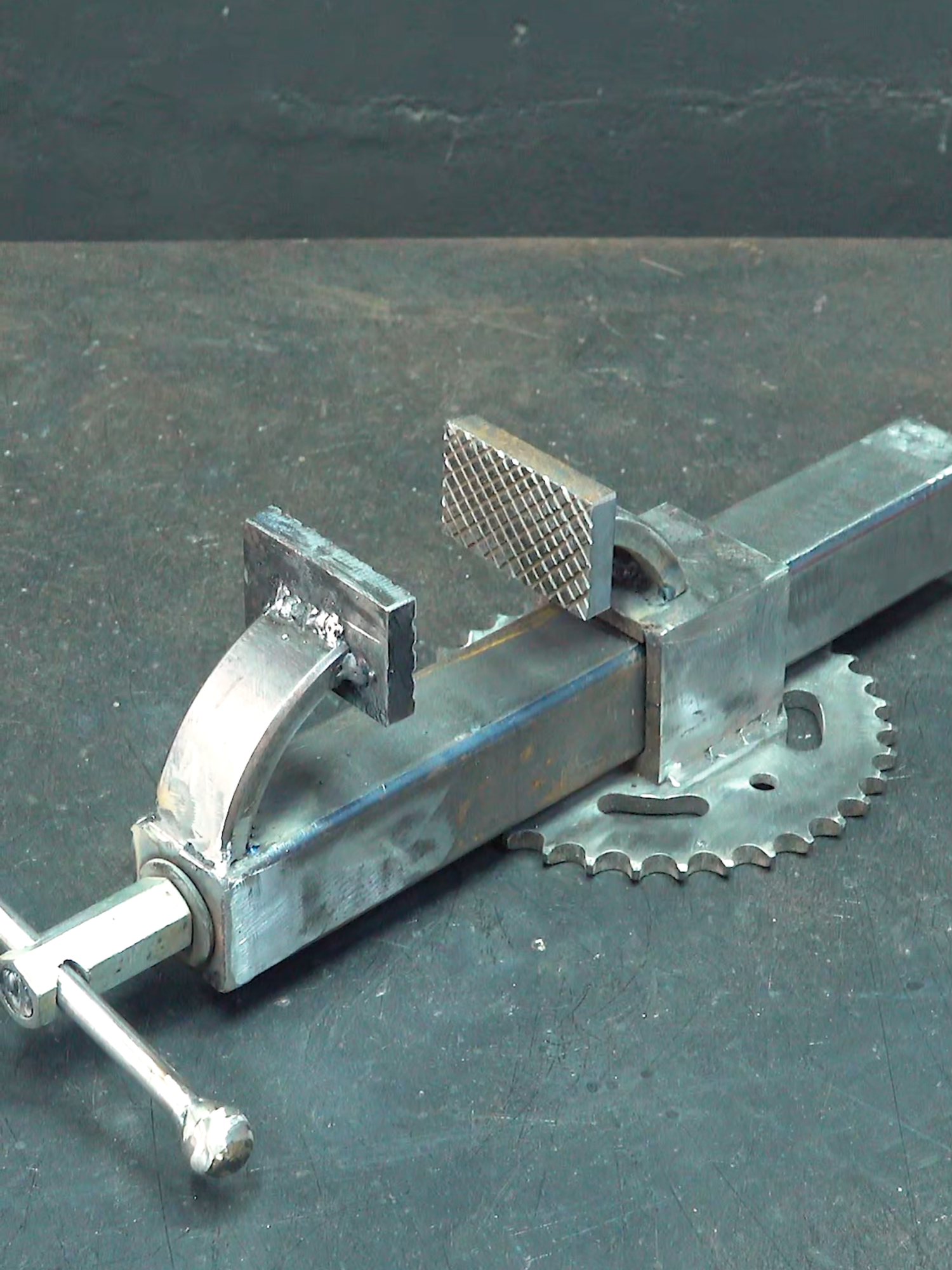 DIY and Crafts Making Fundamentals Clamp Locked Idea #DIY #craft #crafty #metalworking #crafts #DiYer #tooltips #tips #diyer #making #Metal #metalwork #jigs #hack #trick #make #handmadegifts #welder #welding #DIY