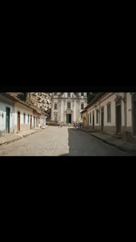 Montanha desaba em cidade historica  Rocks Slide In church in historical town  #viral #disaster