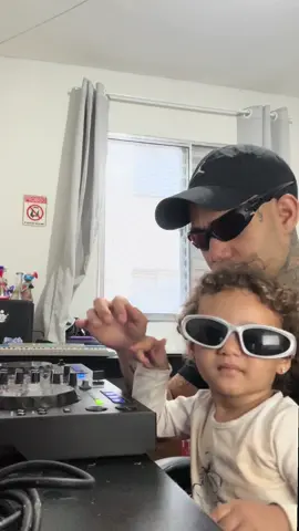 😎