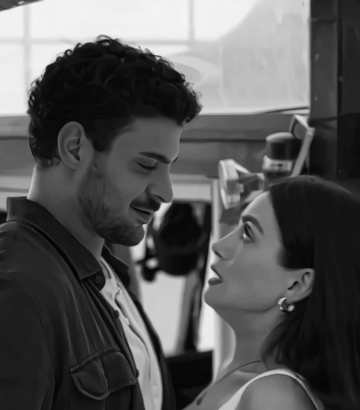 تقييمكم للحلقه الاولى ؟        #gözlerikaradeniz #özgeyağız #halitözgürsarı || sc ; @yas☆ 