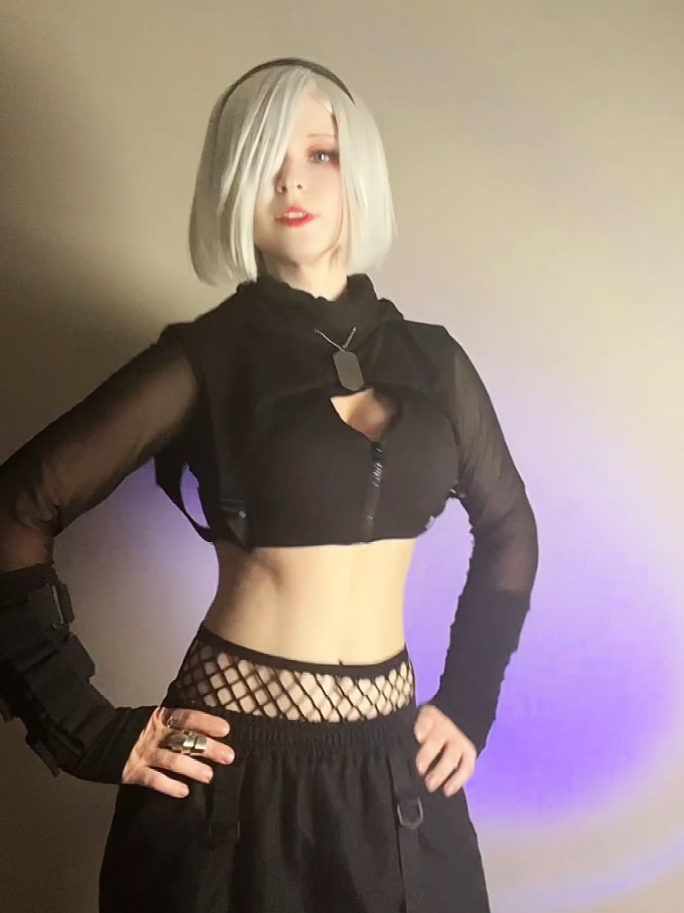 My lamp died in the process of filming so less colors 🥲 #cosplay #nierautomatacosplay #nierautomata #2bcosplay #2B 