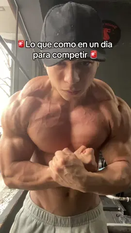 4 litros de agua al dia tambien ! #GymTok #bodybuilders #foryoupage #quecomoenundia #classicphysique 
