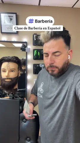 Clase en Español de Barbería . Lunes 8-22-29 de Septiembre  Info : 224-829-8408  Info@escobarsalonbarbershop #barberiaenespanol #barberia #estudiantesecosmetologia 