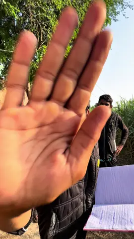 Ham logo ny grabi dakhi hy 😂😂✅#fyznrao #funnyvideos #foryoupage #foryou #account @Fyzn Rao @Faizan Rao tik tok can’t review my video 