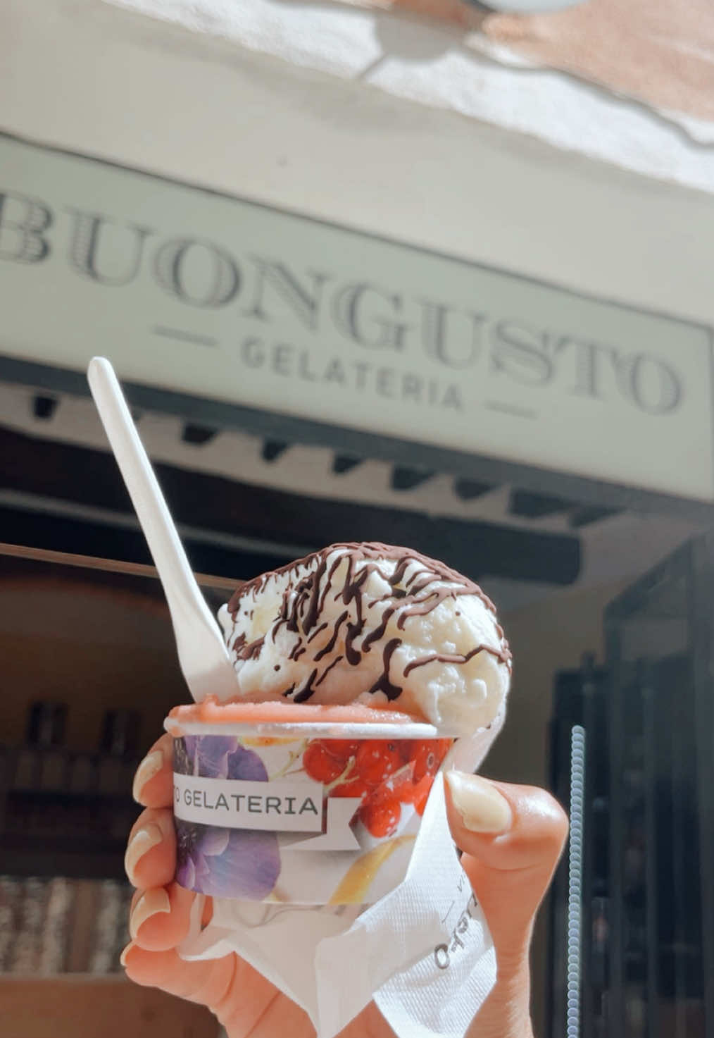 had straciatella gelato everyday in italy and wasn’t mad abt it 🍨🤭 the best flavor! #straciatella #gelato #italy #italytrip #italyaesthetic 