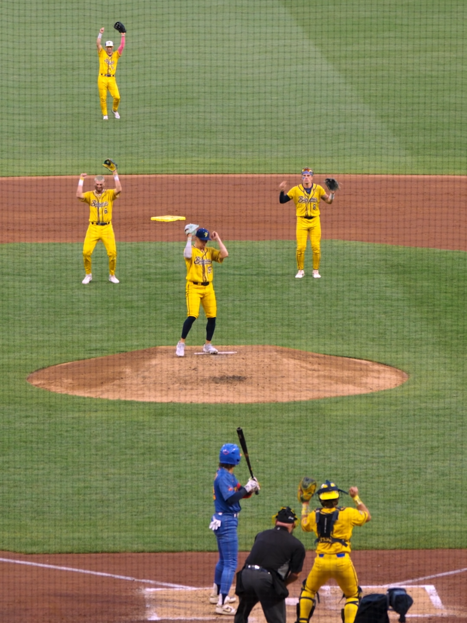 this one's for Ronald McDonald we guess?? 🤪 #savannahbananas #bananaball #trending #dance #baseball