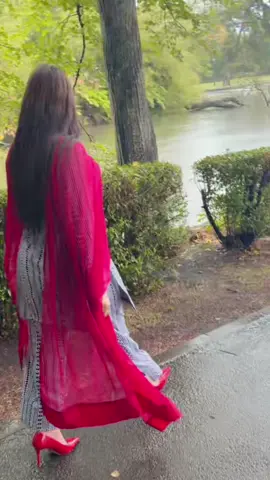 تجھ سے ملنے کو تیری جان من ترستی ہے🤨