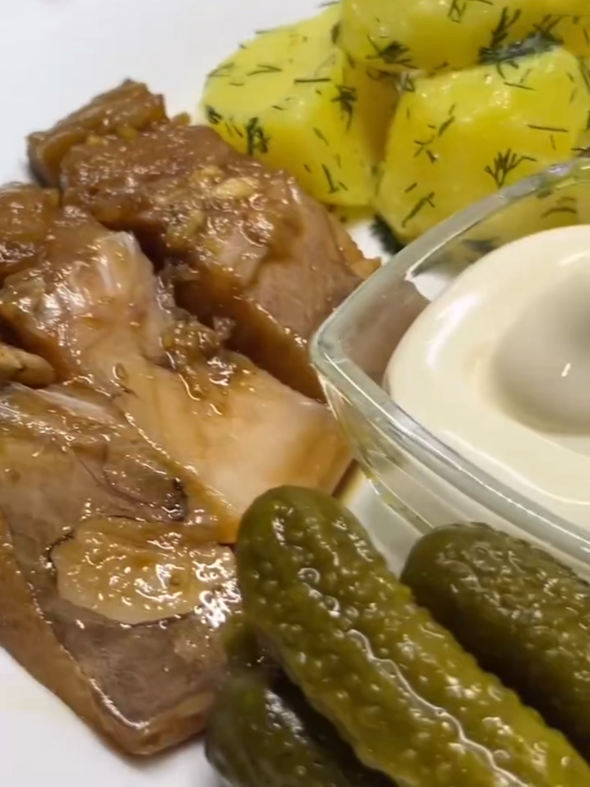 Маринад для скумбрии👍😍 Ингредиенты 👇👇👇👇👇 🐟Скумбрия - 1 шт 🐟Чеснок-3 зубчика 🐟Кориандр  🐟Соевый соус Мариновать 4-5 часов ПРИЯТНОГО АППЕТИТА 