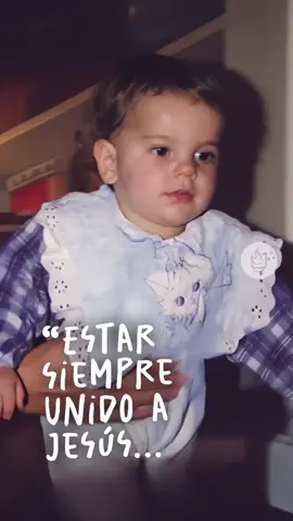 Carlo Acutis nos recuerda que la santidad no es cosa de otros tiempos, sino de hoy 🙏🏻 Desde niño descubrió que la Eucaristía era su ‘autopista al cielo’. Con una vida sencilla, como cualquier joven, supo poner a Dios en el centro: en sus estudios, en su pasión por la informática y en el servicio a los demás.  Carlo nos enseña que todos podemos ser santos si dejamos que Jesús transforme nuestra vida diaria.  Sigamos su ejemplo: vivir con alegría, amar a Dios en lo pequeño y nunca olvidar que el cielo es nuestra meta ✨🙌🏼 @Catholic Link 