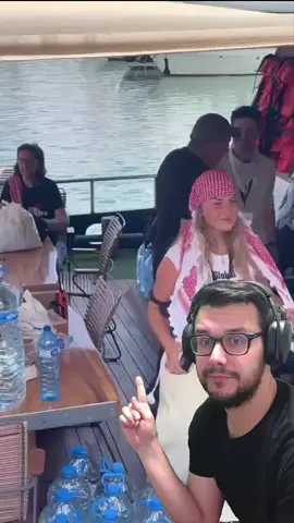 LA FLOTILLA DE LA LIBERTAD PRO PALESTINA BAILA EN MENORCA 🙄