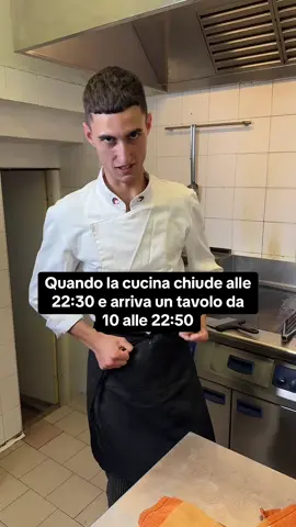 Arrivano sempre quando la cucina è chiusa... Coincidenze? O hanno il radar anti-lavaggio piatti? Si scherza, eh, vi vogliamo tutti bene… ma se arrivate prima che la cucina chiuda, vi vogliamo un pochino più bene 😄🍽️ #tempismoperfetto #muuuteca #ristorantecarnepavia