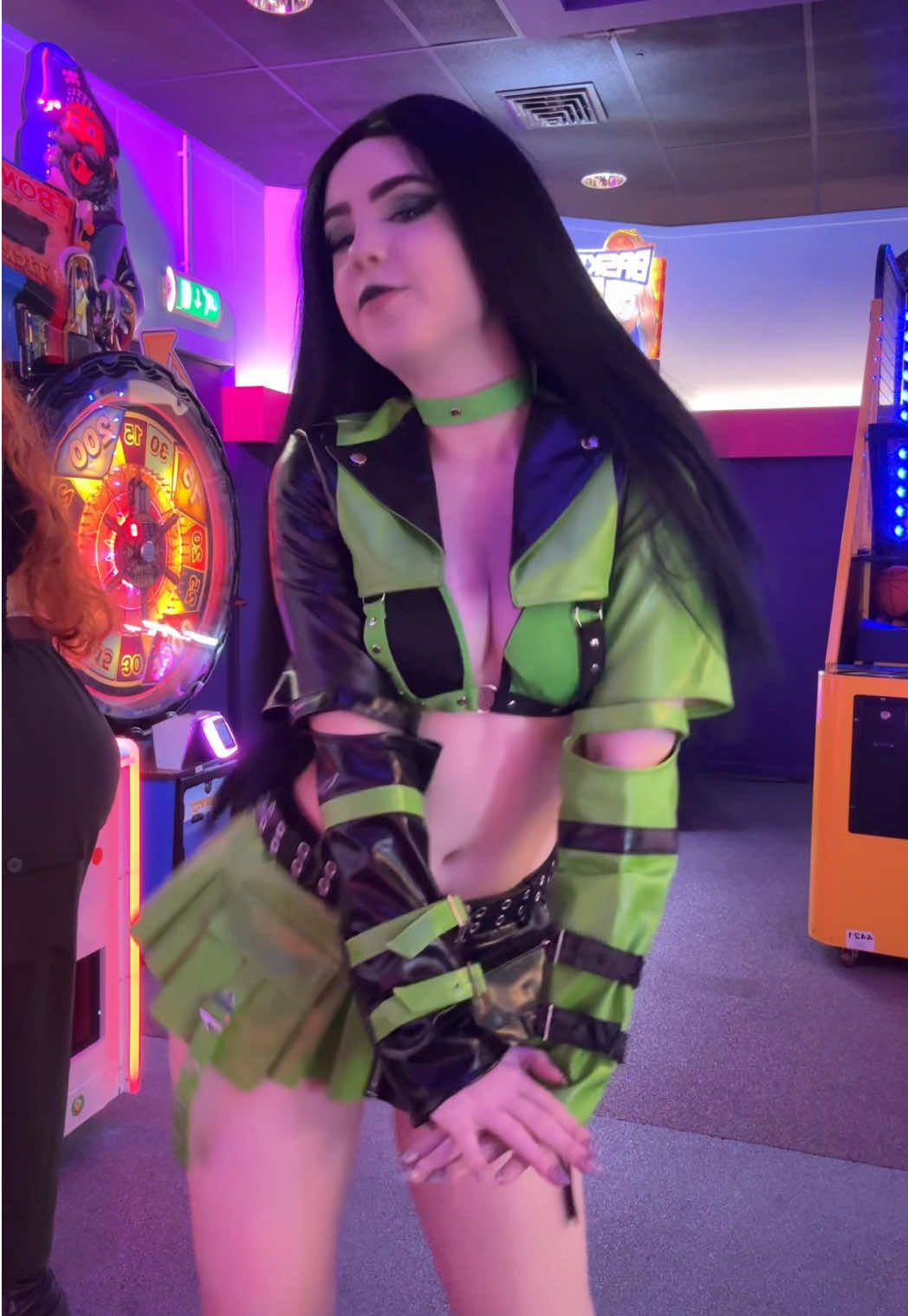 I filmed so many banger videos at Viencon but the trends are gonna die as soon as I post them 😭 #viencon #shegocosplay #shego #cosplayer #cg5 