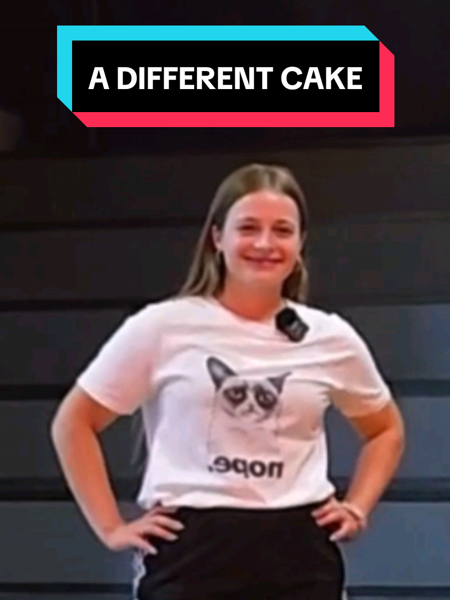 If a word has multiple uses, qoqsik will always think at the hottest meaning of it 😂 #qoqsik @qoqsik #cake #funny #twitch #streaming 