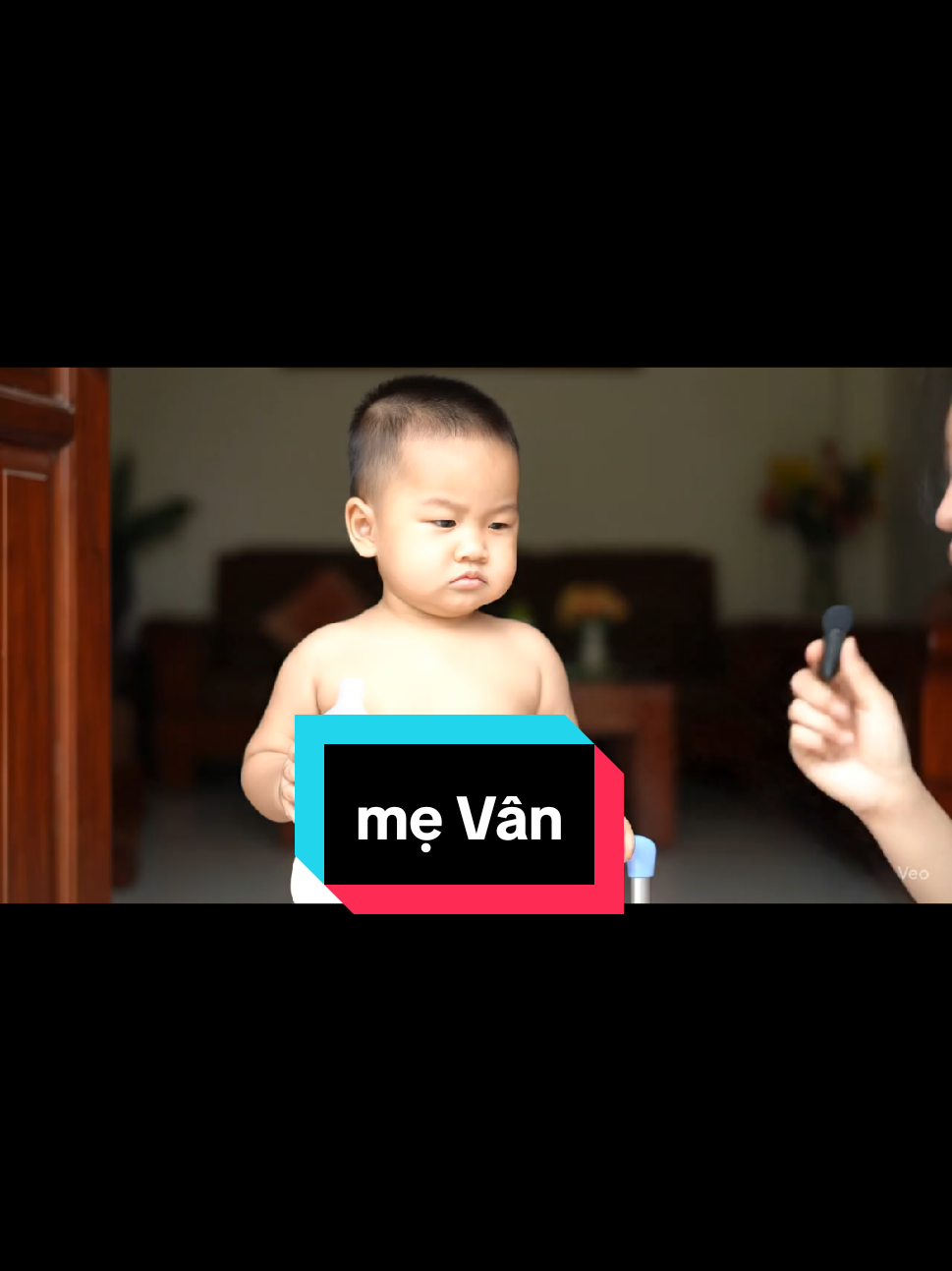 2 vợ chồng nhà Vân ngại quá nha #embetraloiphongvan