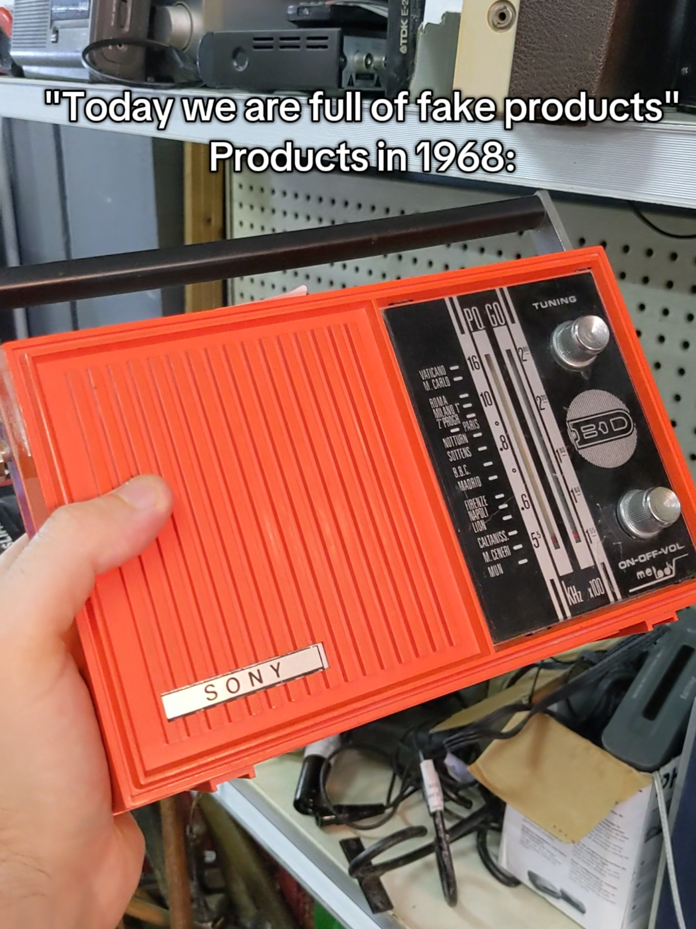 WTF Italians (i'm also Italian) #sony #retrotech #radio 