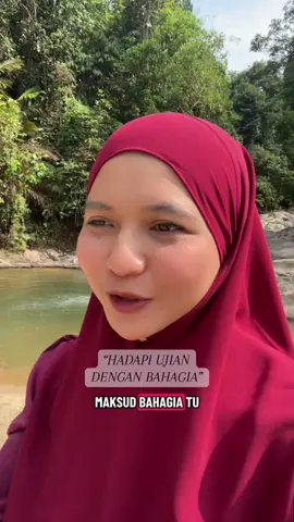 “Hadapi Ujian dengan Bahagia” Bahagia di tengah ujian bukan bermakna kita tersenyum kerana sakit itu manis, tetapi kerana hati mengerti bahawa setiap ujian adalah tanda Allah sedang memandang kita. Hati yang redha akan ujian Allah adalah hati yang lapang menerima ketentuan Allah, walaupun ia tidak sesuai dengan kehendak kita. Firman Allah: 