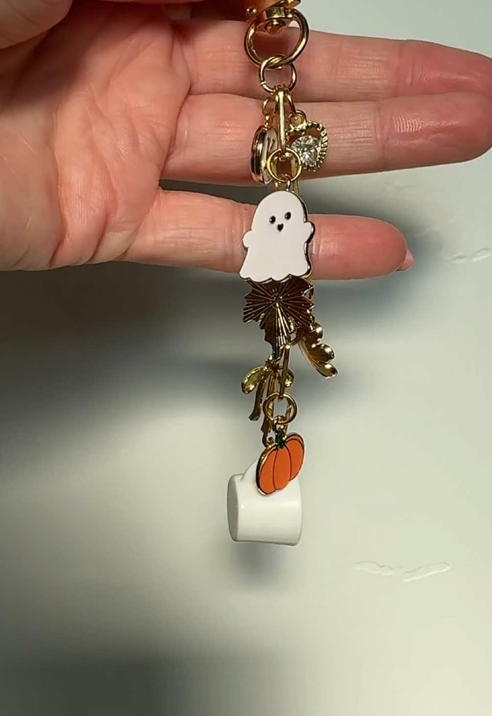 Obsessed with this fall charm🍁 it’s the cutest little detail to add cozy vibes to everything! #FallAesthetic #CharmTok #charm #kindle #BookTok #ereader #kindleaccessories #pumpkin #coffeetiktok #accessories 