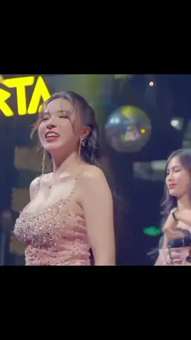 Từng bông tuyết trắng rơi bên thềm...❄️ #mochiii #acventertainment  #tuyetyeuthuong #spartabeerclub #hautruongedit 