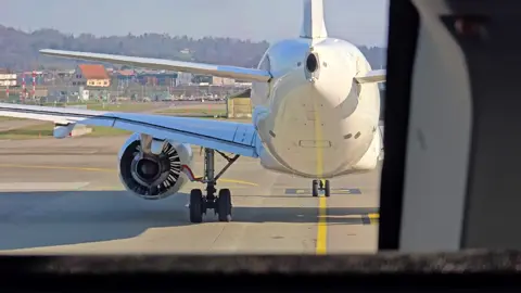 Swiss A220 from behind, you can see through the engine very well here😁 #ilovemygf #fyp #a220 #cockpit #cool  @spiderman🕸️ 