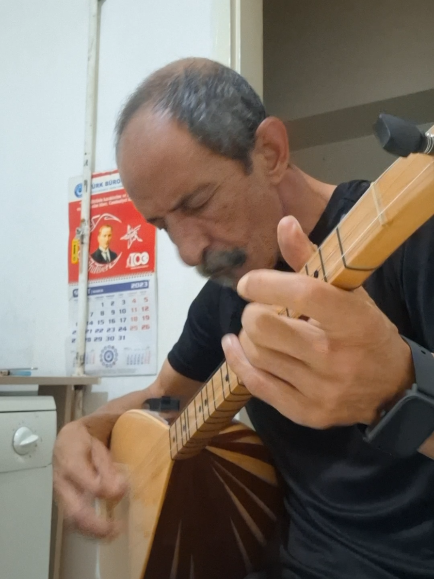güleceğim seninle.sözü müziği bana ait olan bu eseri siz değerli canlarla paylaşmak istedim saygılarımla.#saz #söz #türkülerimiz #aşık #tiktoklive 