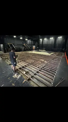 Nothing is impossible #esplanademaincon #buildyourownstage #stagerepairteam #stagetech #teamstaging 👊🏽👊🏽👊🏽
